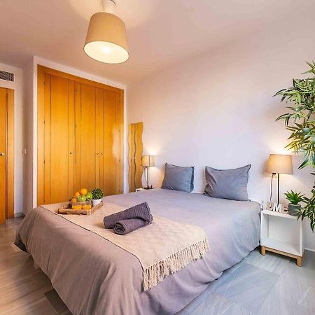 Carlos Haya Beautiful Apartment With Parking Малага Экстерьер фото