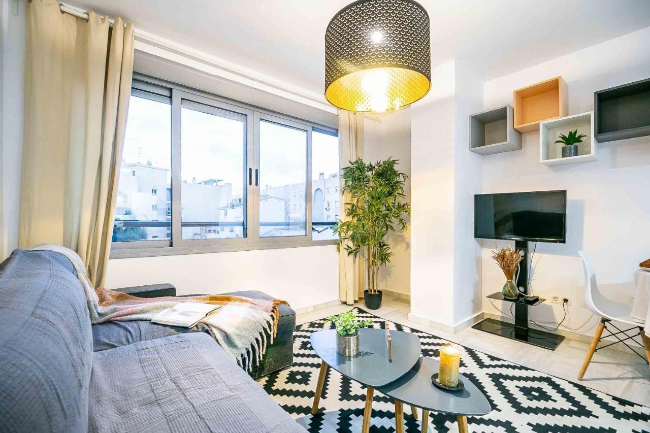 Carlos Haya Beautiful Apartment With Parking Малага Экстерьер фото