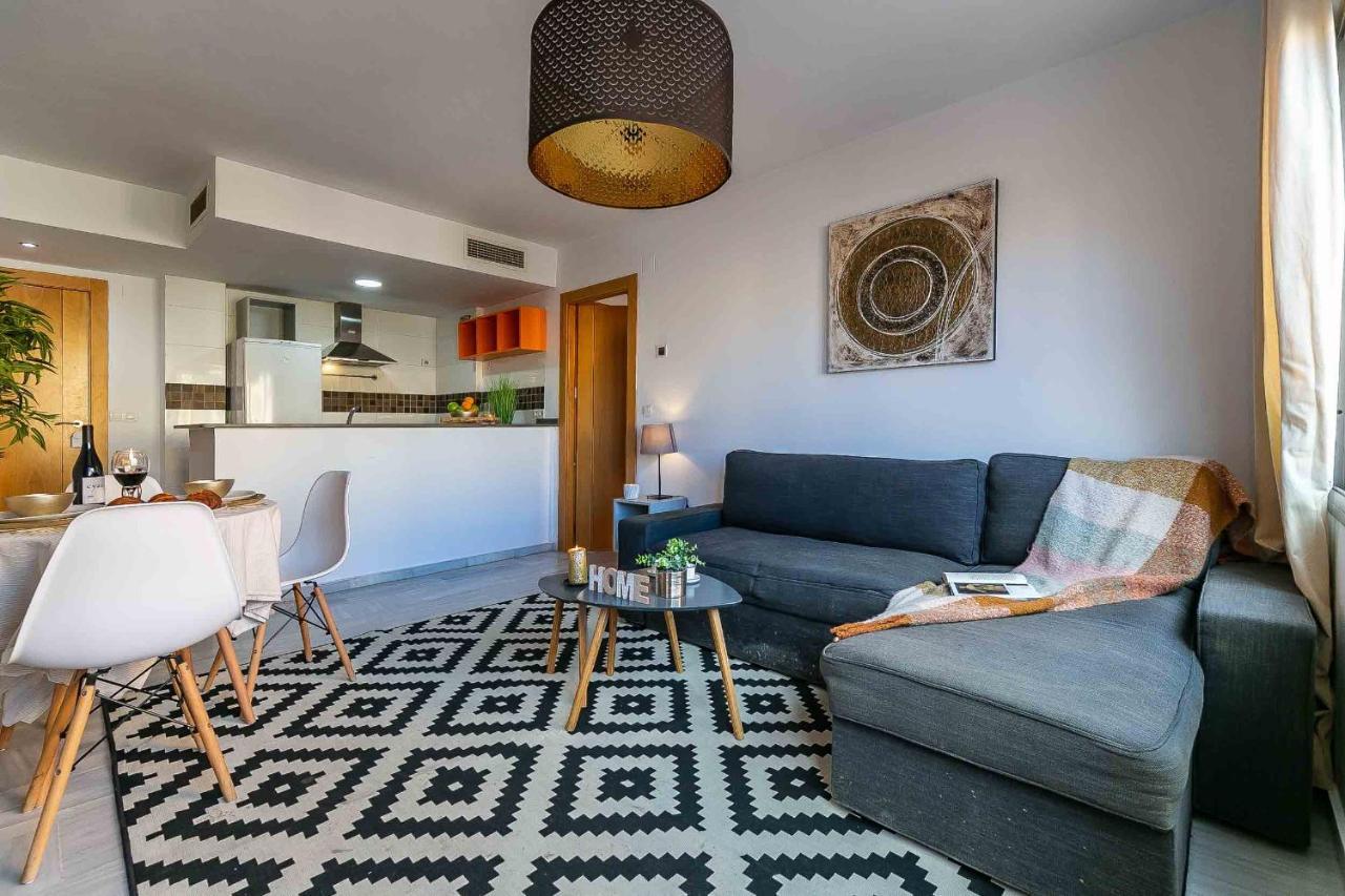 Carlos Haya Beautiful Apartment With Parking Малага Экстерьер фото