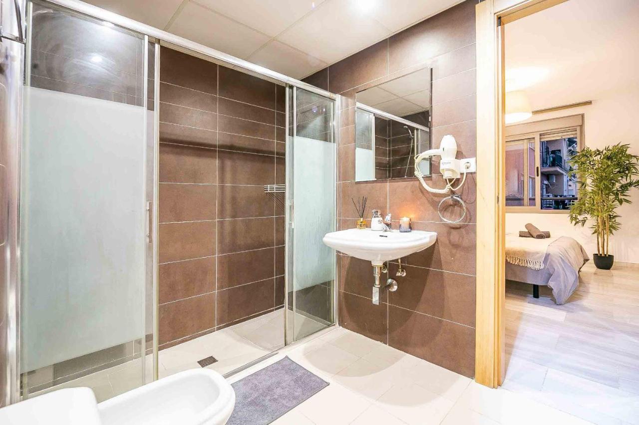 Carlos Haya Beautiful Apartment With Parking Малага Экстерьер фото